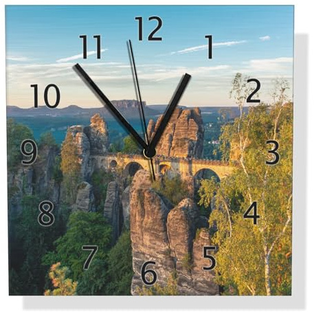 Wallario Design Wanduhr Steinerne Brücke in der Landschaft aus Aluverbund, Alu-Uhr Größe 30 x 30 cm, Schwarze Zeiger mit Metalloptik