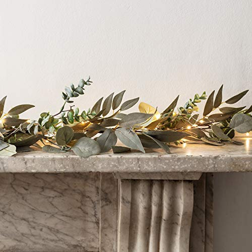 Lights4fun 1.5m Pre Lit Artificial Eucalyptus Christmas Garland Decoration for Fireplace Staris Table Porch with Battery Operated 50 Micro LED String Fairy Lights & Timer