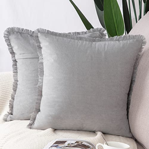 Madizz 2er Set Kissenbezügen aus Wildleder mit Fransenquasten Weiche dekorative Kissenbezüge für Sofa Schlafzimmer Kissenhülle Hellgrau 65x65 cm Quadrat