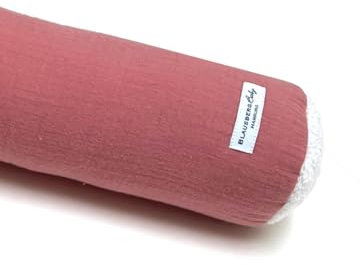 Blausberg Baby - Seitenschläferkissen in Musselin Nackenrolle Kuschelschlange Stillkissen Zugluftkissen 100% Musselin-Baumwolle in Altrosa (Länge 60 cm)