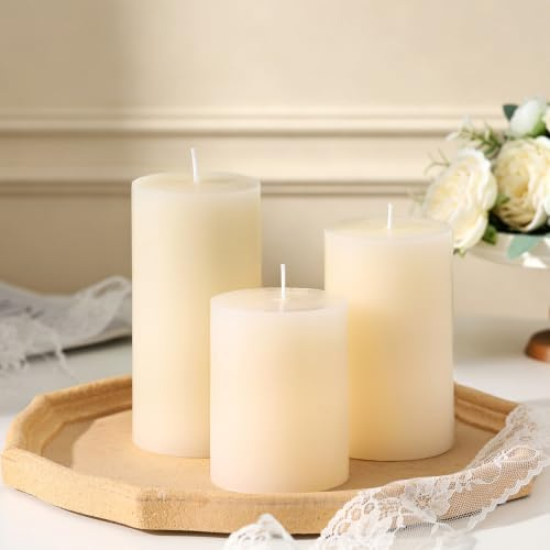 Glatt Stumpenkerzen Creme – Set mit 3 handgegossene geruchsneutrale Kerzen, 7 x 9 cm, 12,5 cm, 15 cm – rauchfreie Deko-Kerzen für zu Hause, 3er-Set in verschiedenen Größen