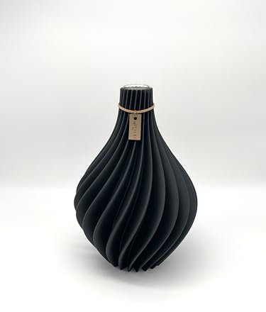 Filsi Home | 3D Druck Vase Nuvia | hergestellt aus PLA (Bio-Kunststoff) | umweltfreundlich | Tiefe Rillen | einzigartige Optik | Made in Germany (Schwarz, 25cm Höhe 17cm Durchmesser)