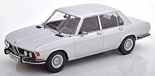 KK-Scale B-M-W E3 3.0S Limousine Oberklasse Silber Metallic 1968-1977 1/18 Modell Auto mit individiuellem Wunschkennzeichen