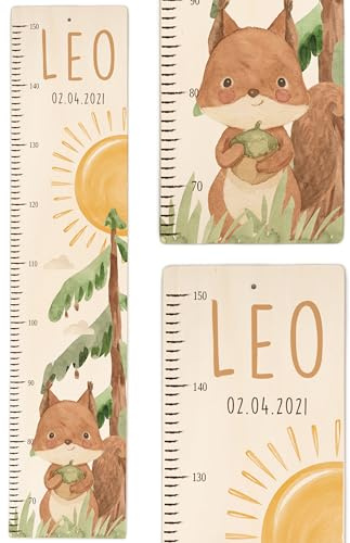 Kidsmood - Personalisierte Messlatte Kinder aus Holz – Hochwertige Messleiste & Wand-Deko für Baby- & Kinderzimmer mit liebevollem Eichhörnchen im Wald – Tolles Geschenk zur Geburt- Skala 65-140cm