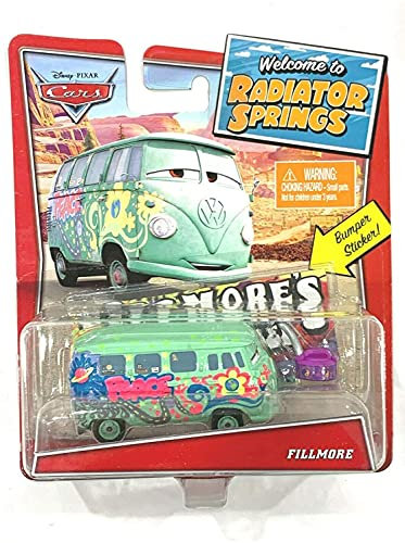 Disney Pixar Cars Fillmore mit Stoßstangen-Aufkleber und Ölkanne Accessoire, Mehrfarbig, Maßstab 1:55, 9 x 4 x 3 cm, hergestellt aus Druckguss-Metall, Mattel Model GPN44