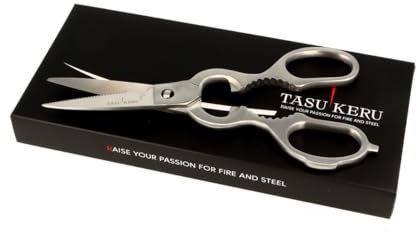 Tasukeru poultry shears made entirely of stainless steel. Extremely robust and incredibly sharp. Very easy to clean thanks to the removable blade.