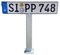 Tuneon Parkplatzschild mit Pfosten zum Aufschrauben, Stabiles 30x60mm Rechteckrohr, EasyFix Nummernschild-Befestigung, Verzinkt, Porträt-Orientierung, Einheitsgröße, Stahl oder Eisen, Schilder