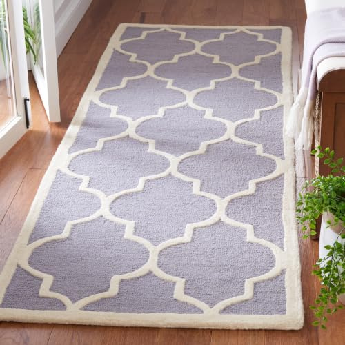 SAFAVIEH Cambridge Collection Runner Rug - 2'6 x 8', Silver & Ivory, Handmade Moroccan Trellis Wool, Ideal for High Traffic Areas in Living Room, Bedroom (CAM134D)