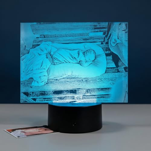 SpadinsLaserDreams Personalisierte Foto LED Lampe mit eigenem Bild – Fotogravur Nachtlicht, 16 Farben, dimmbar, Fernbedienung, USB & Batteriebetrieb, Acrylglas Gravur Made in Germany