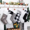 Weihnachtsstrumpf, große Größe, schwarz-weiß und grau, Kontrastfarbe, Design kombiniert mit Flanell-kariert, Plüsch-Haarball, Pailletten, zum Aufhängen für Familiendekorationen, Geschenk, 6 Stück