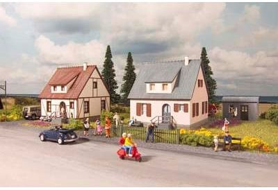 Piko 61145-2X Siedlungshäuser Neuburg mit 1x Geräteschuppen Bunt