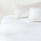 Amazon Basics Matratzenschoner, hypoallergen, wasserdicht, 152 x 203 cm, Queensize-Größe, Weiß