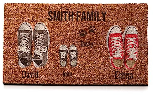 Wanapix | Fußmatte aus Kokosfasern Personalisiert mit Name | Original Türmatte für Innenbereiche | Unterseite | Familien Namen | 2 Schuhe + Kind + Haustier