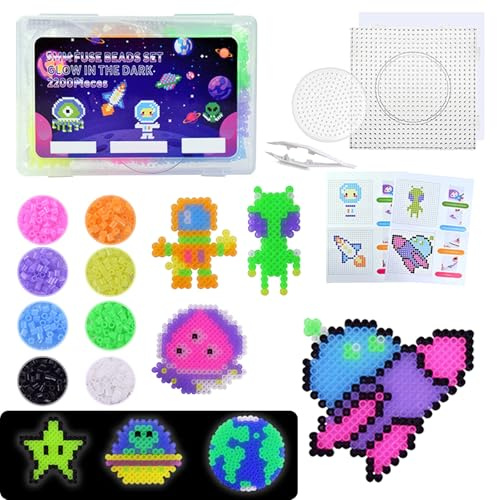 Cesujowaz Juego de Cuentas para Planchar, 2200 Piezas Cuentas para Planchar 5mm Que Brillan en la Oscuridad, Set de Cuentas con Plantillas y tableros, Kit de Manualidades para niños Espacio