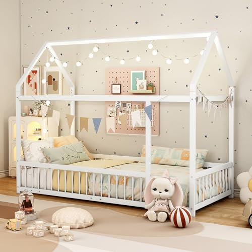 HavenGlide Kinderbett Hausbett Bodenbett 94x197 cm Bett mit Dach, Bettgestell Einzelbett mit Zaun für Mädchen Jungen, Bettenhaus Spielbett Kinder aus Metall inkl. Rausfallschutz und Lattenrost, Weiß