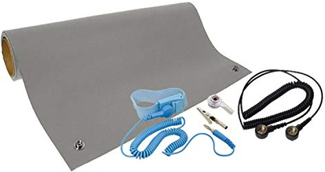 QUADRIOS GmbH ESD Schutz professionelle Arbeitsplatz Antistatik Matte 60 x 90 cm Komplettset Armgelenkband, Spiralkabel, Erdungskabel, hitzebeständig, Links/Rechtshändler (Norm-konform EN 61340-5-1)