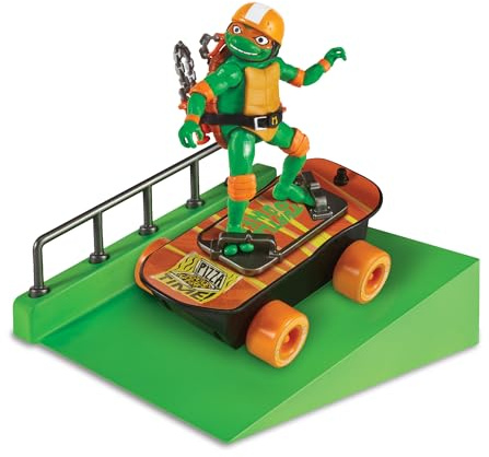 TORTUGAS NINJA Michelangelo Motorisiertes Skateboard, 10 Tricks für den Tretroller, Rampe und bewegliche Actionfigur, 12 cm, aus dem Film Chaos Mutant, Jungen und Mädchen + 4 Jahre