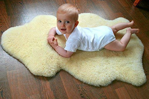 FÖRSTER-FELLNEST Babyfell - kuschelweiches, echtes Lammfell, med. gegerbt, Premium-Selektion, 80-85 cm lang