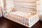 Mandrele - Montessori Bett, Bodenbett mit Lattenrost, Rausfallschutz Bett, Kinderbett, Holzbett mit Bettgestell für Jungen und Mädchen, 160x90cm, Natur Holz