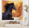 ABAKUHAUS Natur Wandteppich, Galloping Friese aus Weiches Mikrofaser Stoff Waschbar ohne Verblassen Digitaldruck, 150 x 110 cm, Schwarz Orange