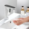 Elektrische Wasserhahn mit Durchlauferhitzer 220V 3200W Elektrische Wasserhahn Edelstahl Armatur mit LED Temperaturanzeige Weiß Waschtischarmatur Elektrischer Heizung Wasserhähnen für Bad