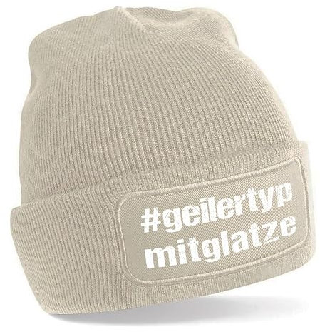 Herzbotschaft Beanie Strickmütze mit Spruch | #geilertypmitglatze - Geiler Typ mit Glatze | Creme | Unisex SoftTouch angenehm weiche und warme Wintermütze | OneSize Einheitsgröße für Erwachsene