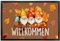 True Statements Deko-Fußmatte „Willkommen“ - Herbst-Wichtel im Auto- für Innen & Außen – rutschfest, extra dünn - Eingangsbereich Herbst-Deko - Geschenk für Freunde und Familie, 60 x 40 cm