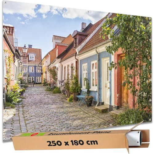 TRIOSK Sichtschutz Garten Deko Zaun Plane Blickdicht groß mit Zaunblende Motiv Dänemark Aalborg Gasse für Zaunelement Doppelstabmatten Stabmattenzaun Gartenzaun PVC 250x180 cm