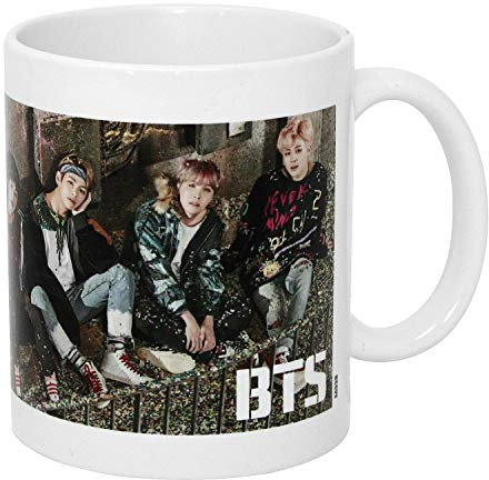 BTS Bangtan Boys Tasse Confetti - weiÃþ, Bedruckt, aus Keramik, Fassungsvermögen ca. 315ml, in Geschenkkarton.