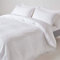 HOMESCAPES Housse de Couette 200x200 cm et 2 taies d’Oreiller 50x75 cm, Parure de lit 2 Personnes en Percale de Coton 330 Fils, Coloris Blanc