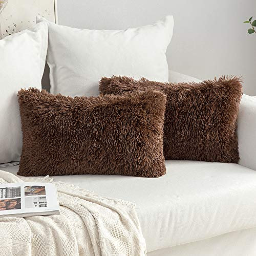 MIULEE 2er Set Kissenbezüge Künstlich Pelz Sofakissen Dekorative Dekokissen Kuschelkissen Plüschkissen Kuschelig Couchkissen Superweich Kissen Flauschig Kissenbezug für Sofa 40x60 cm Schokolade