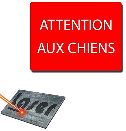 Plaque Gravée Autocollante 20X15 cm Attention aux Chiens Fond Rouge