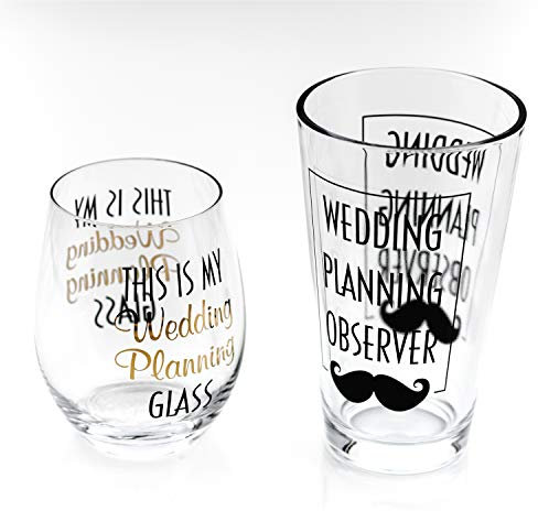 Greenline Goods Vasos de Tostado para Novios | Juego de Dos (1 Cerveza y 1 Copa de Vino sin Tallo) - Regalos de Despedida de Soltera de Compromiso para la Novia