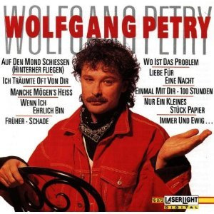 Songs besser als die Frisur (CD Album Wolfgang Petry, 12 Titel) Nur Ein Kleines Stück Papier / Früher / Einmal Mit Dir / Liebe Für Eine Nacht / Manche Mögen's Heiß / Auf Den Mond Schießen / Wo Ist Das Problem / Wenn Ich Ehrlich Bin / 100 Stunden u.a.