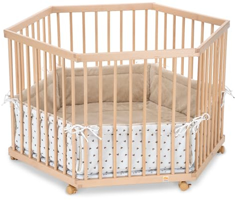 FabiMax Baby Laufgitter 6-eck, stufenlos höhenverstellbar, mit Schlupfsprossen, Laufstall aus massivem Buchenholz, klar lackiert (Teddy/Herzen)