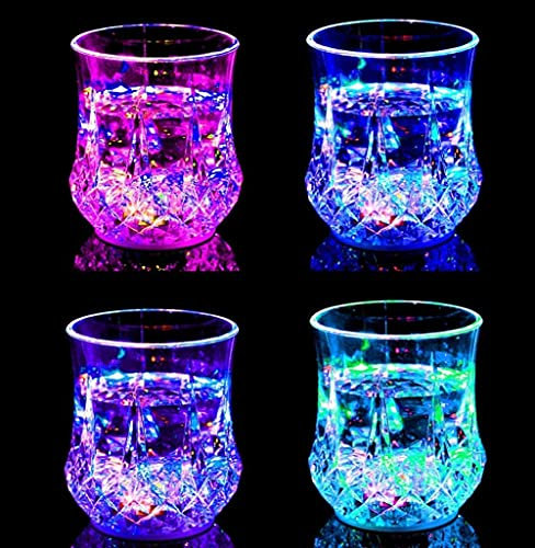 Glas Leuchtend Trinkbecher Farbwechsel Wasserglas 4 Stück Flüssigsensor Trinkglas mit Licht Cocktailglas Ananas Wasserbecher Beleuchtet Plastik Kristallglas Whisky Wein Barglas Party Deko Genschenk