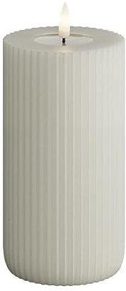 Deluxe Homeart Solid Stripe Flammenlose LED-Kerze für den Innenbereich – aus echtem Wachs & mit Real Flame™-Technologie – batteriebetriebene Kerze mit bis zu 400 Stunden Akkulaufzeit (Sand, 7,5 x 15