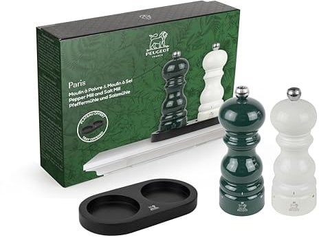 PEUGEOT - Duo Paris Moulin à Poivre Vert Forêt + Moulin à Sel Ivoire 15 cm + Plateau Bambou Noir Mat - Réglage Classique - En Bois Labellisé PEFC - Fabrication Française