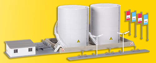 N Scale 2 Fuel Tanks w/Ldng Fclty by Kibri