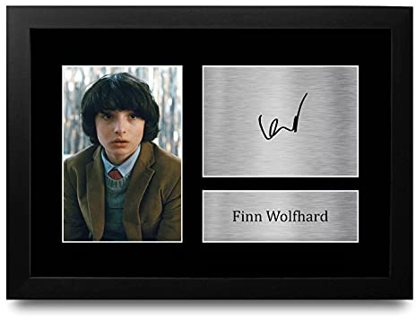 HWC Trading Finn Wolfhard Strange Hawkins Thing Mike Wheeler Geschenke Gedrucktes Signiertes Autogramm Foto für Fans von Fernsehshows - A4 Gerahmt
