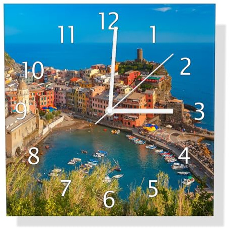 Wallario Design-Wanduhr Farbenfrohes Küstendorf am Mittelmeer aus Glas, Motiv-Uhr Größe 30 x 30 cm, weiße Zeiger