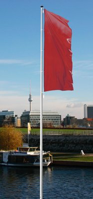 Konischer Fahnenmast, Durchm. u/o. 100/60 mm, Höhe über Flur 6 m, inkl. Bodenhalterung