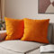 Encasa XO Chenille Kissenbezüge Set von 2 | Orange - (20x20) (50x50 cm) | Dekorative Akzent Quadratische Wurfkissenbezüge Für Couch, Heimdekoration, Sofa