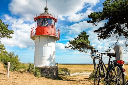 adrium Holz-Bild 50 x 30 cm: Leuchtturm Gellen und Fahrräder. Sonniger Sommertag. Hiddensee, Ostsee. (82551149)