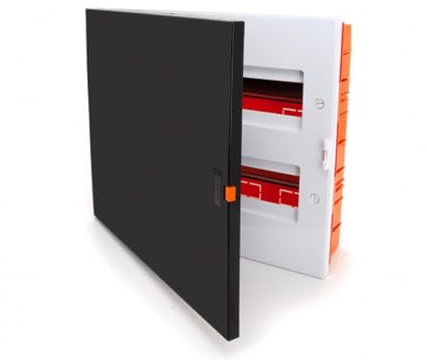 Caja de distribución empotrada 36 elementos, ideal para organizar conexiones eléctricas y facilitar instalaciones en espacios reducidos.