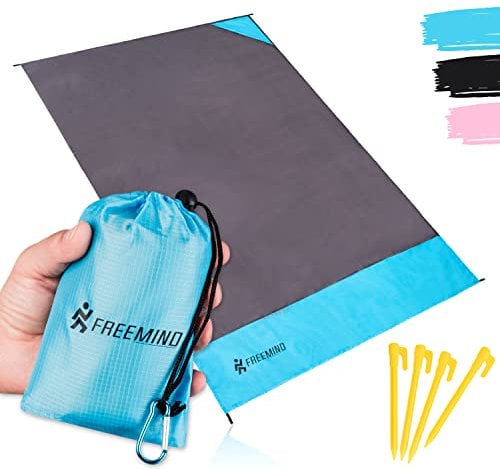 freemind® Stranddecke - ultraleichte, dünne Picknickdecke ohne Polsterung - 140 x 200 cm - wasserabweisend, kompakt, sandfrei - mini Pocket Blanket für Reisen, Camping - inkl. 4 Heringe, Karabiner