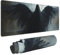 Gaming Mauspad XXL 1500x800x3mm Schwarzer Engel Mousepad Vernähte Kanten Wasserdicht Anti-Rutsch für PC, Laptop Multifunktionales Schreibtischunterlage Verbessert Präzision und Geschwindigkei W-281