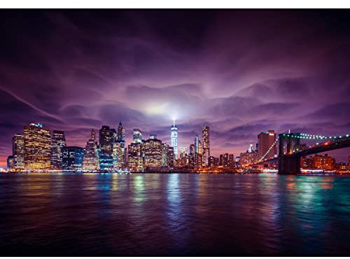Runa Art Fototapete New York Nacht 352 x 250 cm Vlies Tapeten XXL Moderne Wandtapete Wohnzimmer Schlafzimmer Violett 9210011a