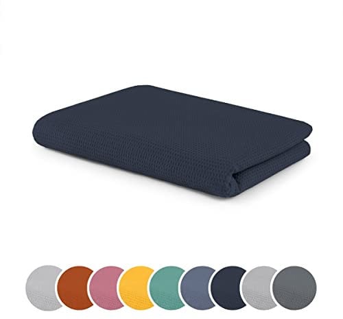 sleepling Kuscheldecke Waffeloptik, Sofadecke, hautsympathisch, temperaturregulierend, 100% Baumwolle, Ökotex Made in Green 100, waschbar, 150 x 200 cm, Navy