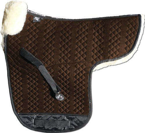 Engel Reitsport | SADEK1-D-MOC-MOC | Lammfell Satteldecke | Fell in Sattellage | Fellrand vorne | Steppstoff Mocca Fell Mocca Dressur (D)
